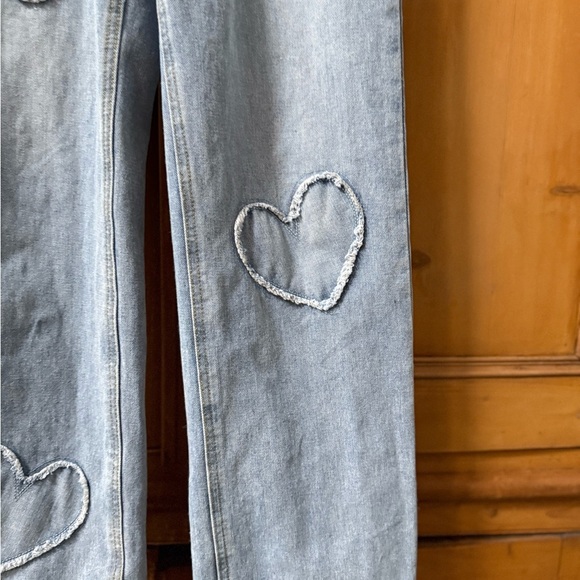 Heart Patched Low Rise Baggy Jeans - Light Wash - Picture 5 of 12